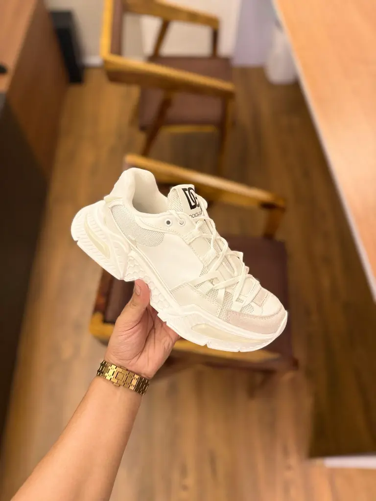 sneaker4.webp
